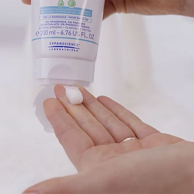 מוסטלה סטלטופיה פורטה קרם לחות טיפולי לגוף ולפנים לעור יבש במיוחד 200 מ"ל - מבית Mustela