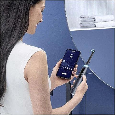 אורל בי iO8 מברשת שיניים חשמלית צבע שחור - מבית Oral B