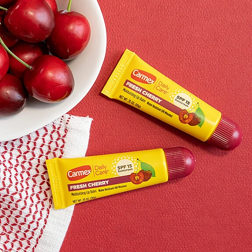קרמקס שפתון לחות יומי עם הגנה SPF 15 בטעם דובדבן 10 גרם - Carmex