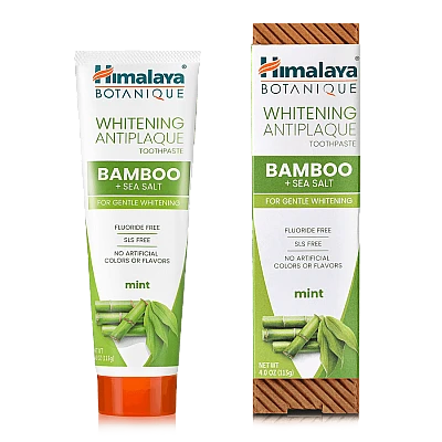 משחת שיניים בוטניק מלבינה למניעת פלאק במבוק ומלח ים טעם מנטה 113 גרם - מבית Himalaya