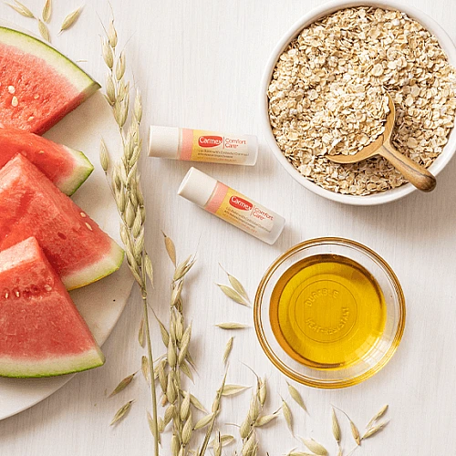 קרמקס מארז שפתוני לחות להרגעת שפתיים עם שיבולת שועל קולואידית בטעם אבטיח 2 יח 4.25 גרם כל אחד - Carmex